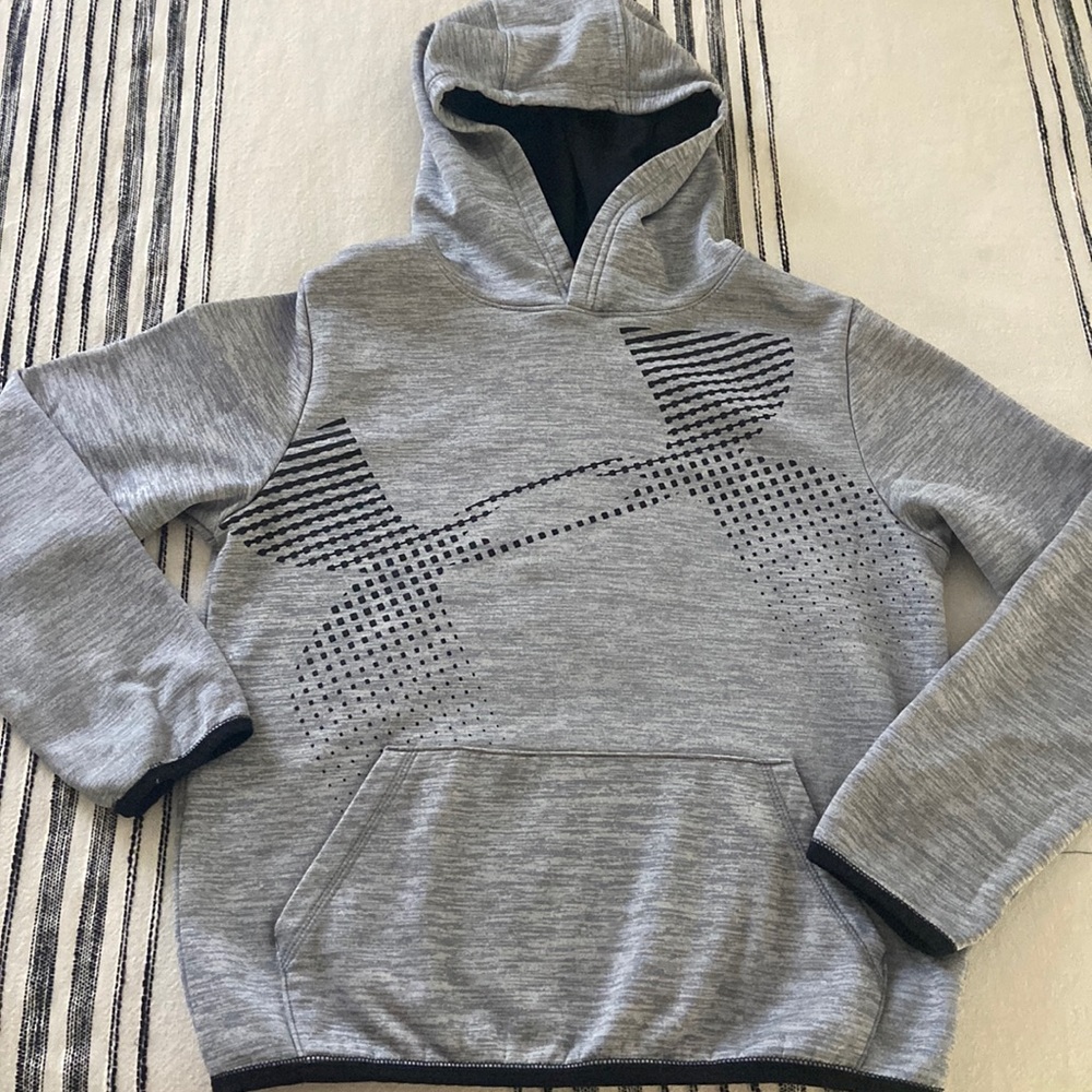 Under Armour L cold gear sweatshirt